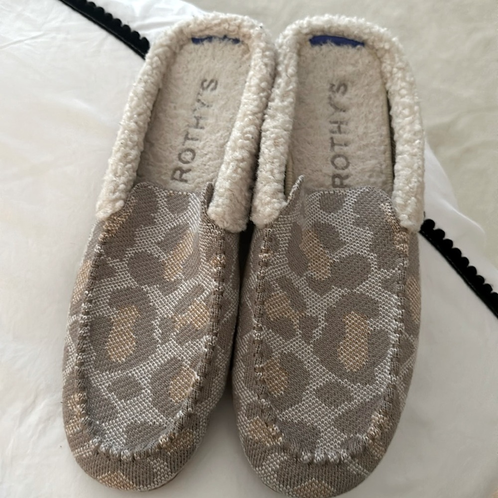 WOMEN’s ROTHY’s SLIP ONHOUSE LOAFERS. Size 9.5,